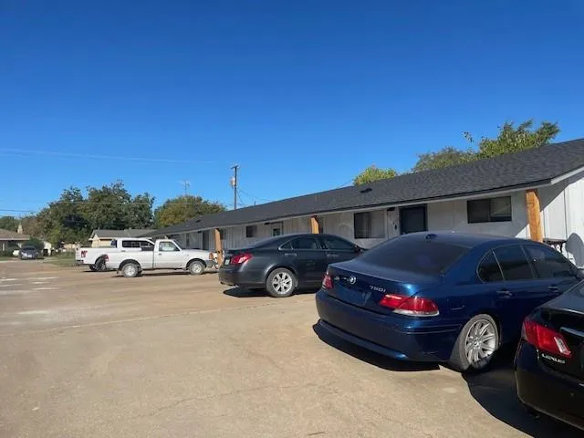 $2,495,000 | 202 South Broadway Street, Bells, TX 75414