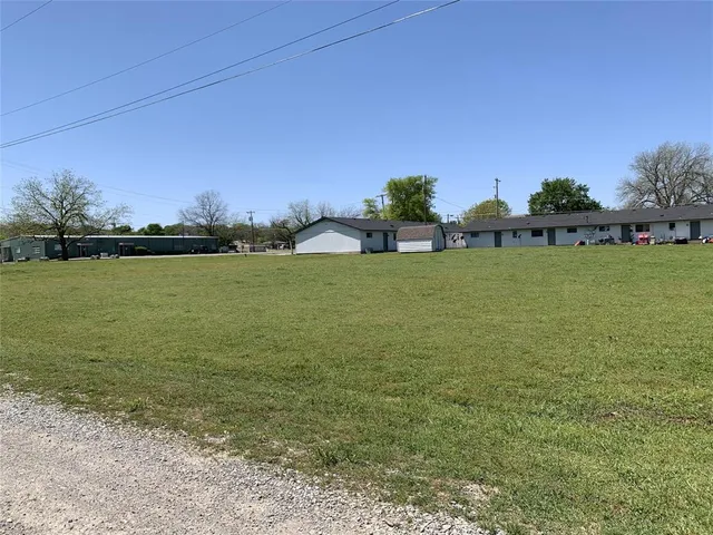 $2,495,000 | 202 South Broadway Street, Bells, TX 75414