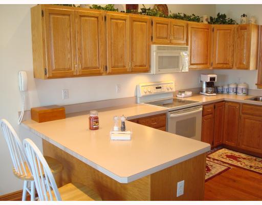 122 Spring Ridge Drive Butler, PA 16001 - Photo 4 of 18 Kitchen. A 6 foot peninsula provides a convenient breakfast bar.