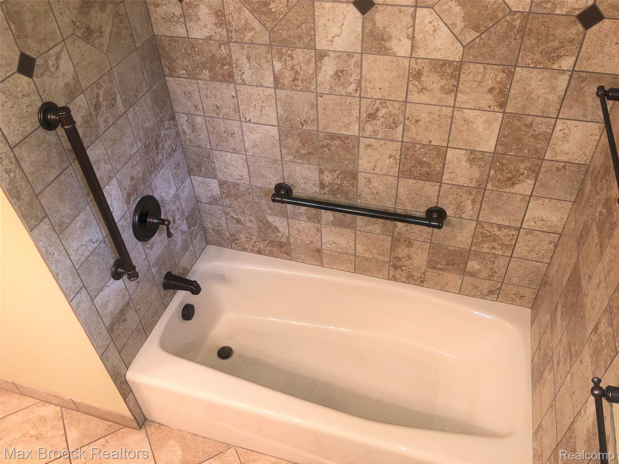 307 Arizona Avenue Rochester, MI 48309 - Photo 15 of 40 IMG_9823 (2).JPG