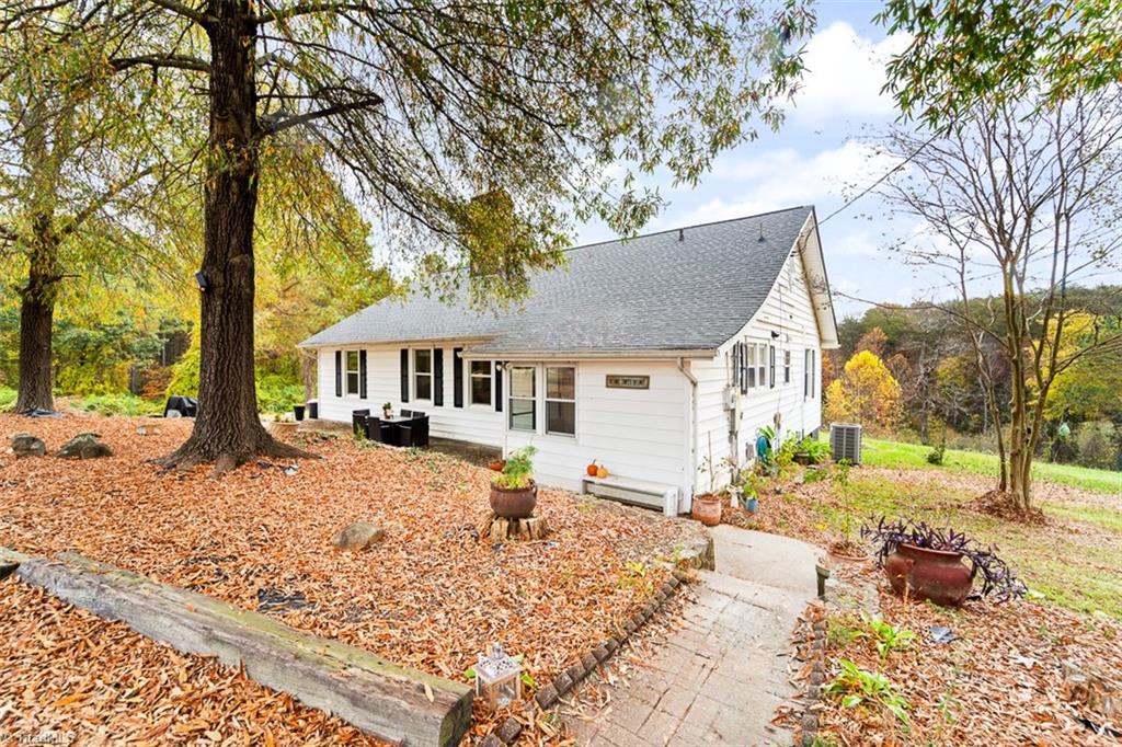 7021 Red Bank Road Germanton, NC 27019 - Photo 6 of 49 Gallery Image 6