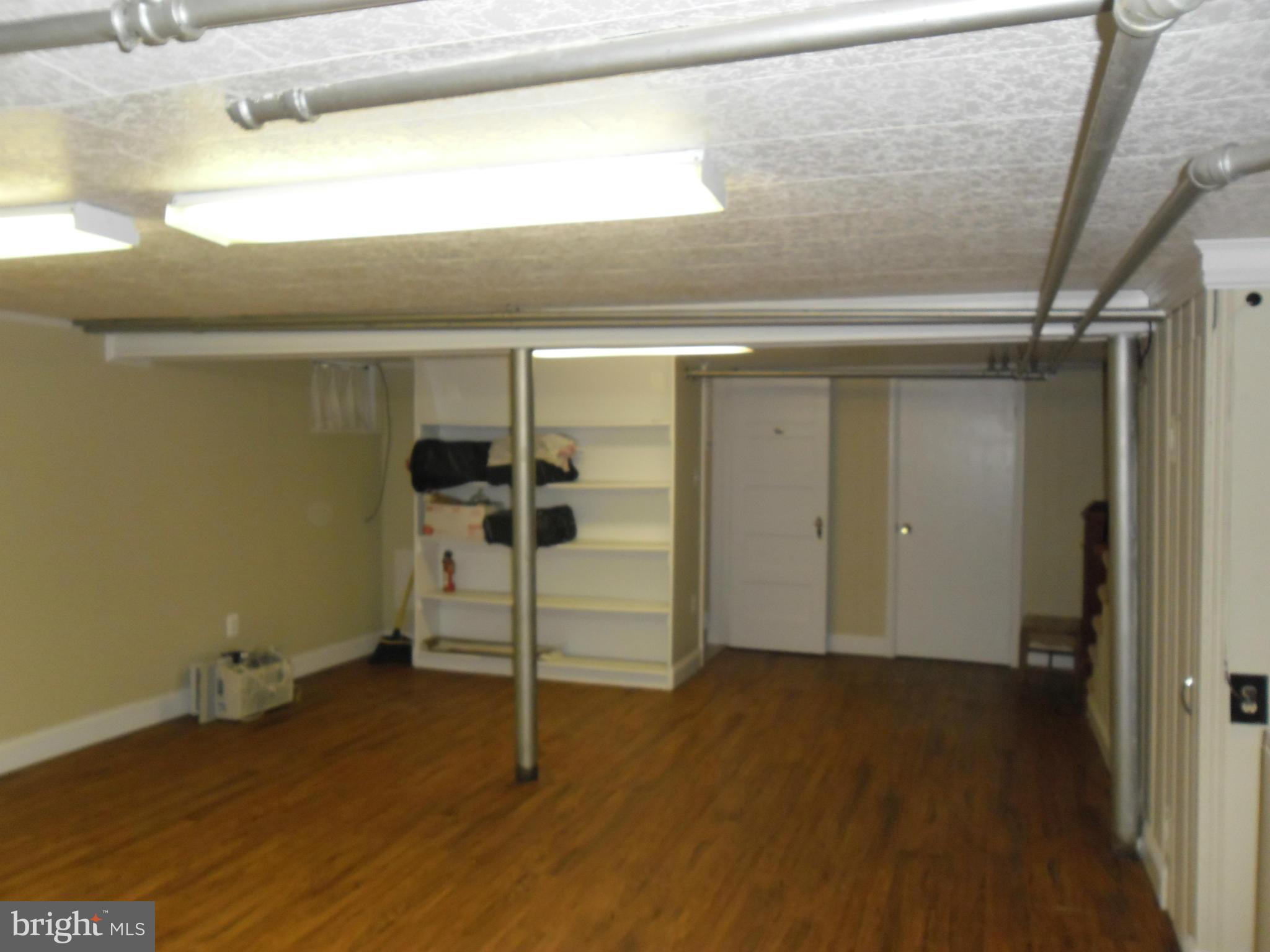 928 Elm Ridge Avenue Baltimore, MD 21229 - Photo 22 of 30 Family Room