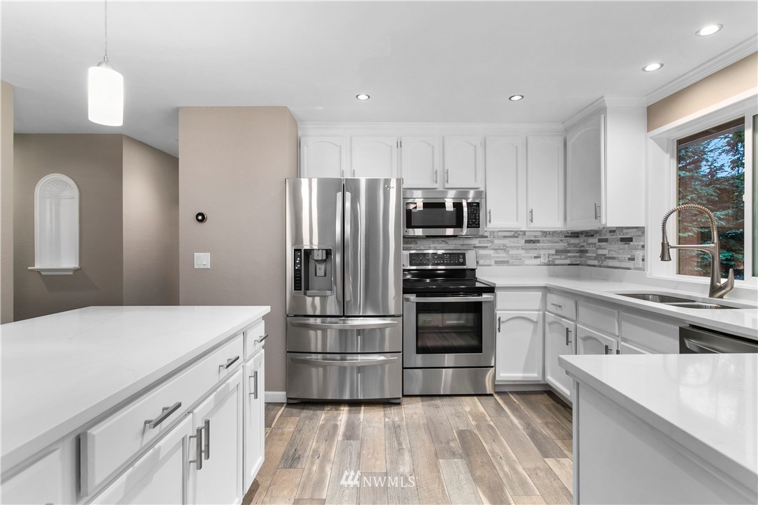 2402 236th Street Southwest Brier, WA 98036 - Photo 11 of 35 Gallery Image 11