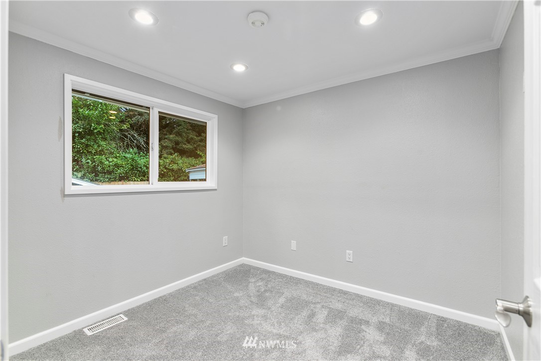 2402 236th Street Southwest Brier, WA 98036 - Photo 24 of 35 Gallery Image 24