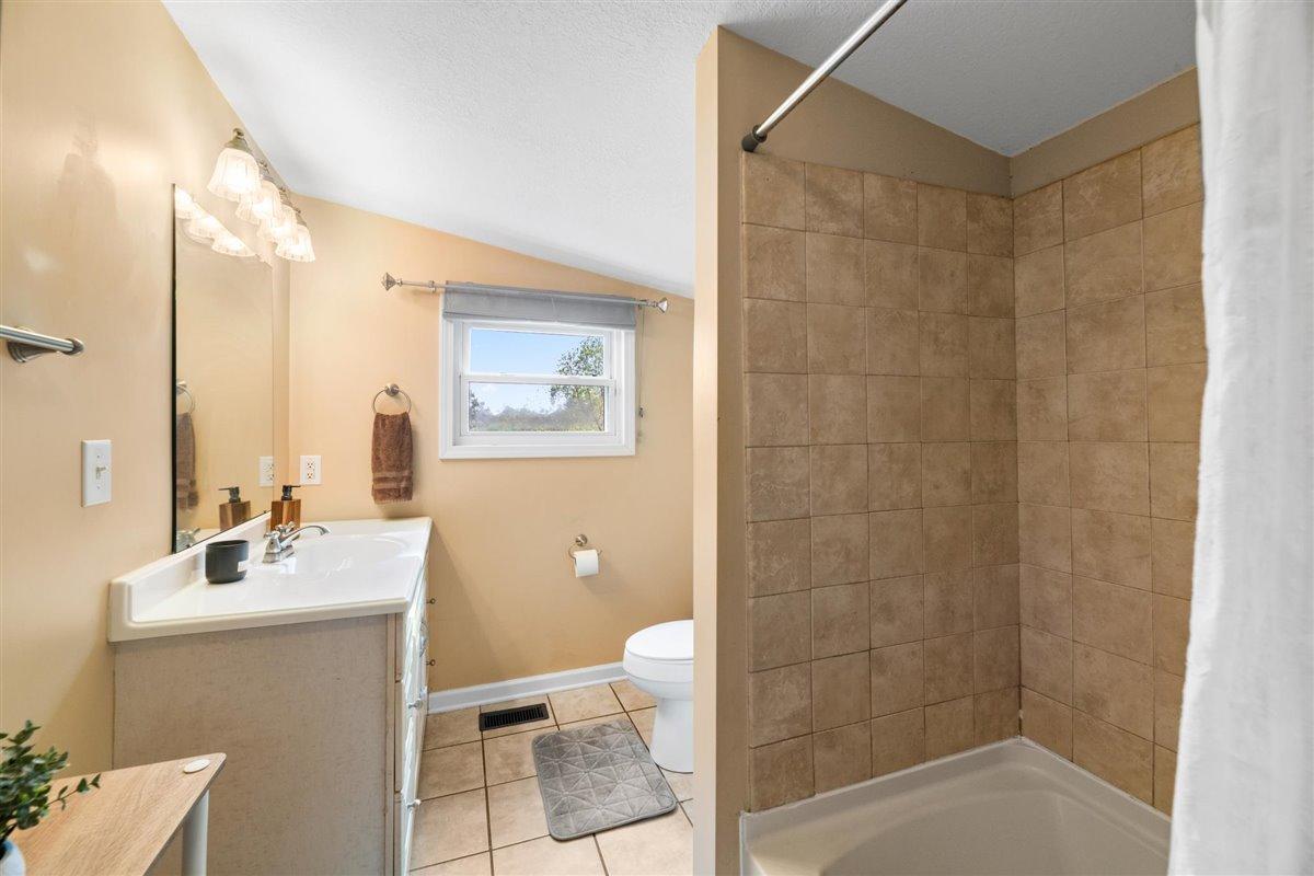 527 Ridge Road Maryville, TN 37803 - Photo 14 of 22 Bathroom #2