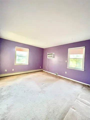 a view of empty room with window