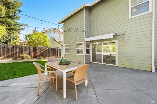 $915,000 | 16 Winestone Court, Napa, CA 94558