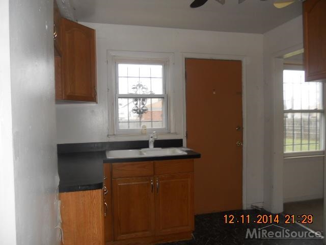 4076 East Outer Detroit, MI 48234 - Photo 6 of 14 31223876-5.JPG