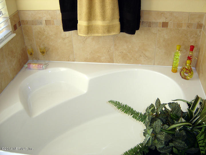 1583 Falkland Road East Jacksonville, FL 32221 - Photo 31 of 33 2260Edgewater_GlenEagle_Tub_FB
