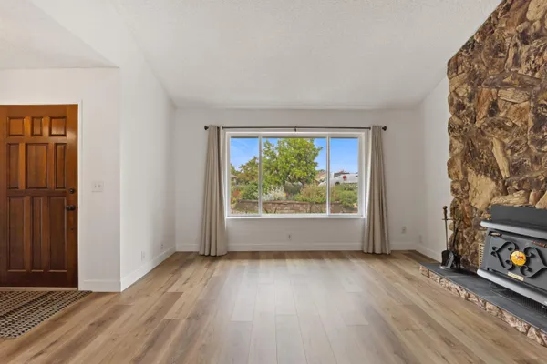 $412,000 | 3695 Seneca Court, Redding, CA 96001
