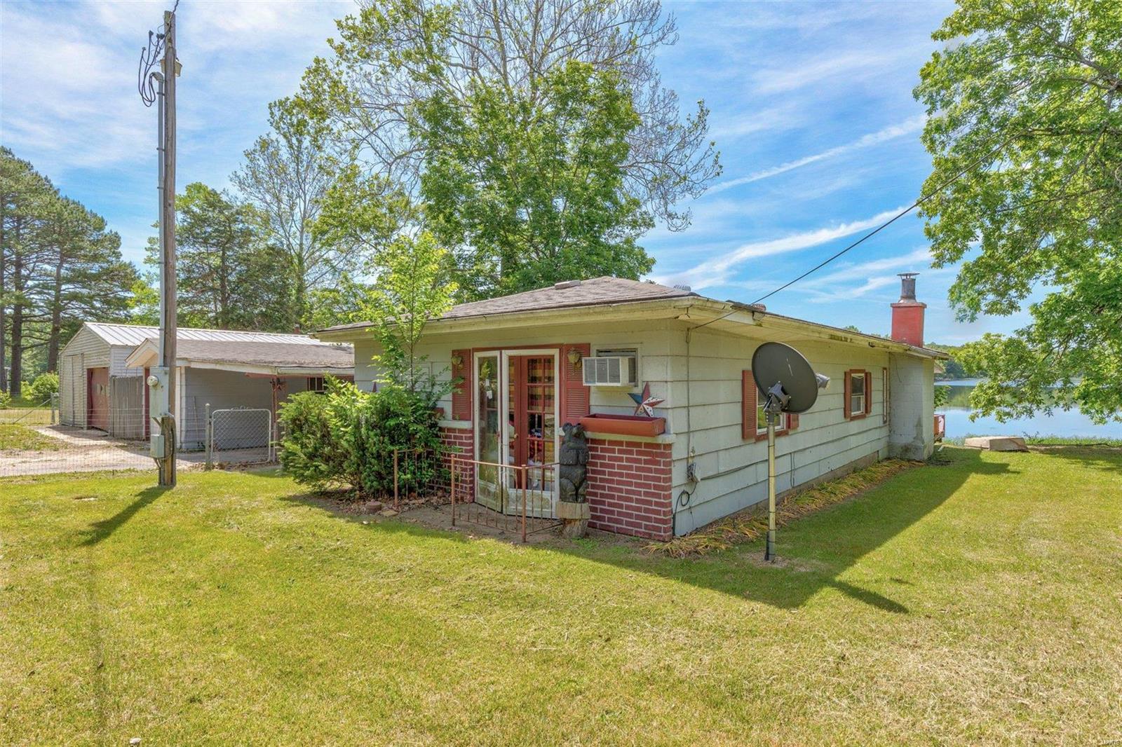 10239 Pine Drive Bismarck, MO 63624 - Photo 1 of 45