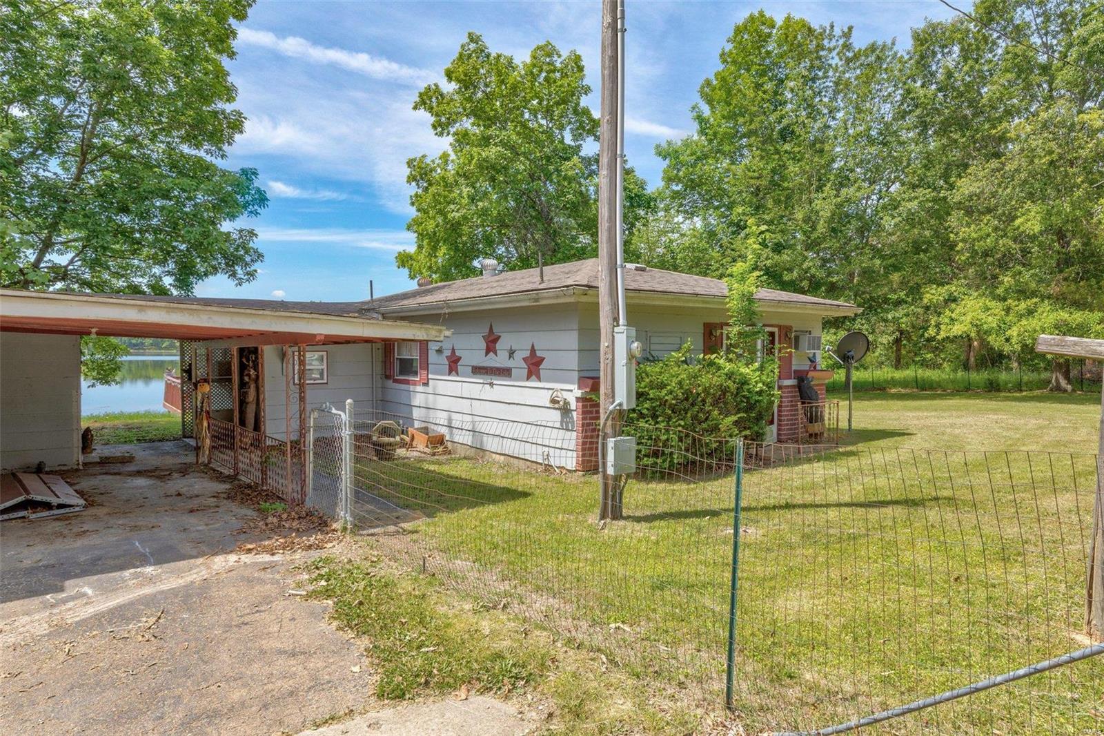10239 Pine Drive Bismarck, MO 63624 - Photo 3 of 45