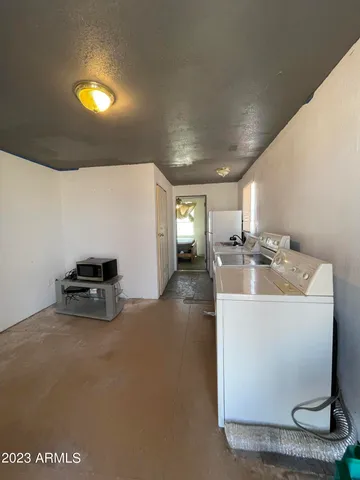 a view of a livingroom with furniture