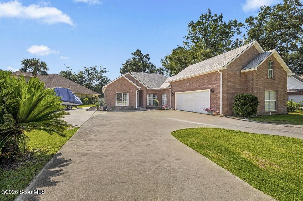 118 Regal Road Brunswick, GA 31523 - Photo 2 of 58 4 bedrooms, 3 full baths. All brick. NEW ROOF! Approximately 2572 sq.ft. on .46 acres.