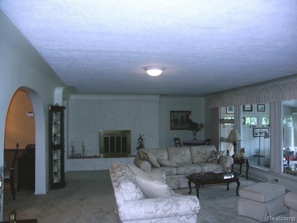 3105 Riverside Drive Port Huron, MI 48060 - Photo 2 of 28 PICT0023.jpg