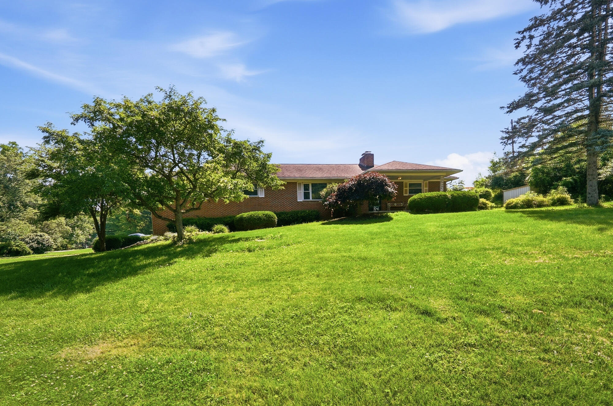 1858 Devon Drive Springfield, OH 45503 - Photo 4 of 55 004