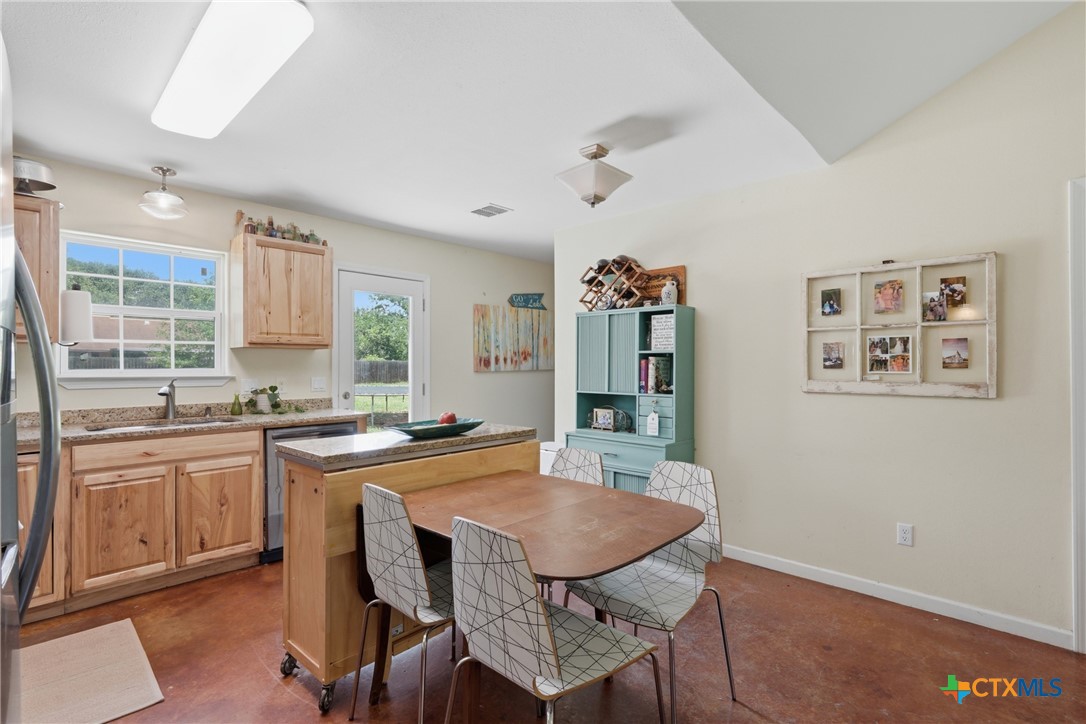 554 West Austin Street Luling, TX 78648 - Photo 21 of 47