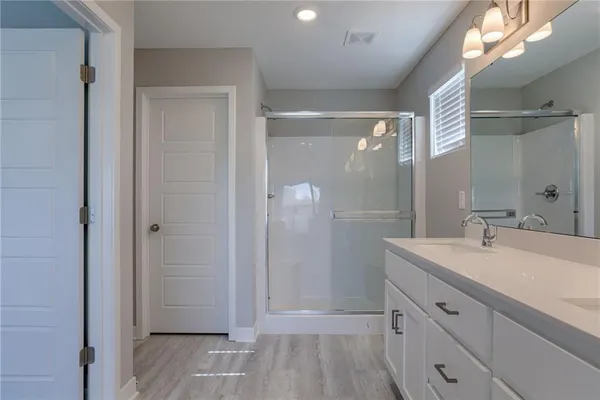 $2,600 | 3717 Southwest Knoxville Court, Lee's Summit, MO 64082