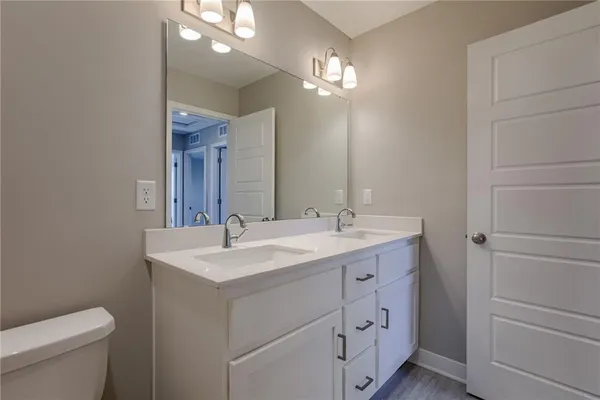 $2,600 | 3717 Southwest Knoxville Court, Lee's Summit, MO 64082