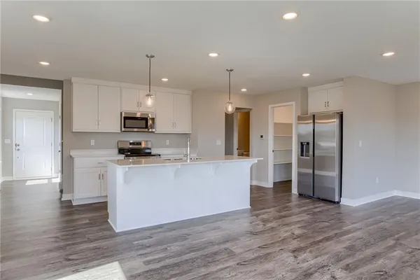 $2,600 | 3717 Southwest Knoxville Court, Lee's Summit, MO 64082