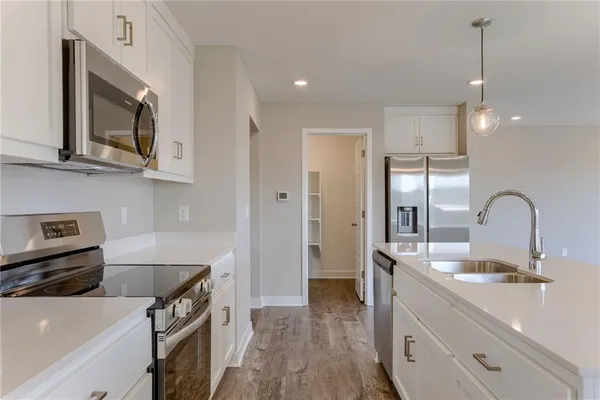 $2,600 | 3717 Southwest Knoxville Court, Lee's Summit, MO 64082