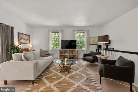 $330,000 | 14 Hillview Circle, Lansdowne, PA 19050