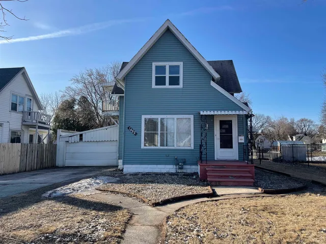$112,250 | 1482 University Avenue, Green Bay, WI 54302