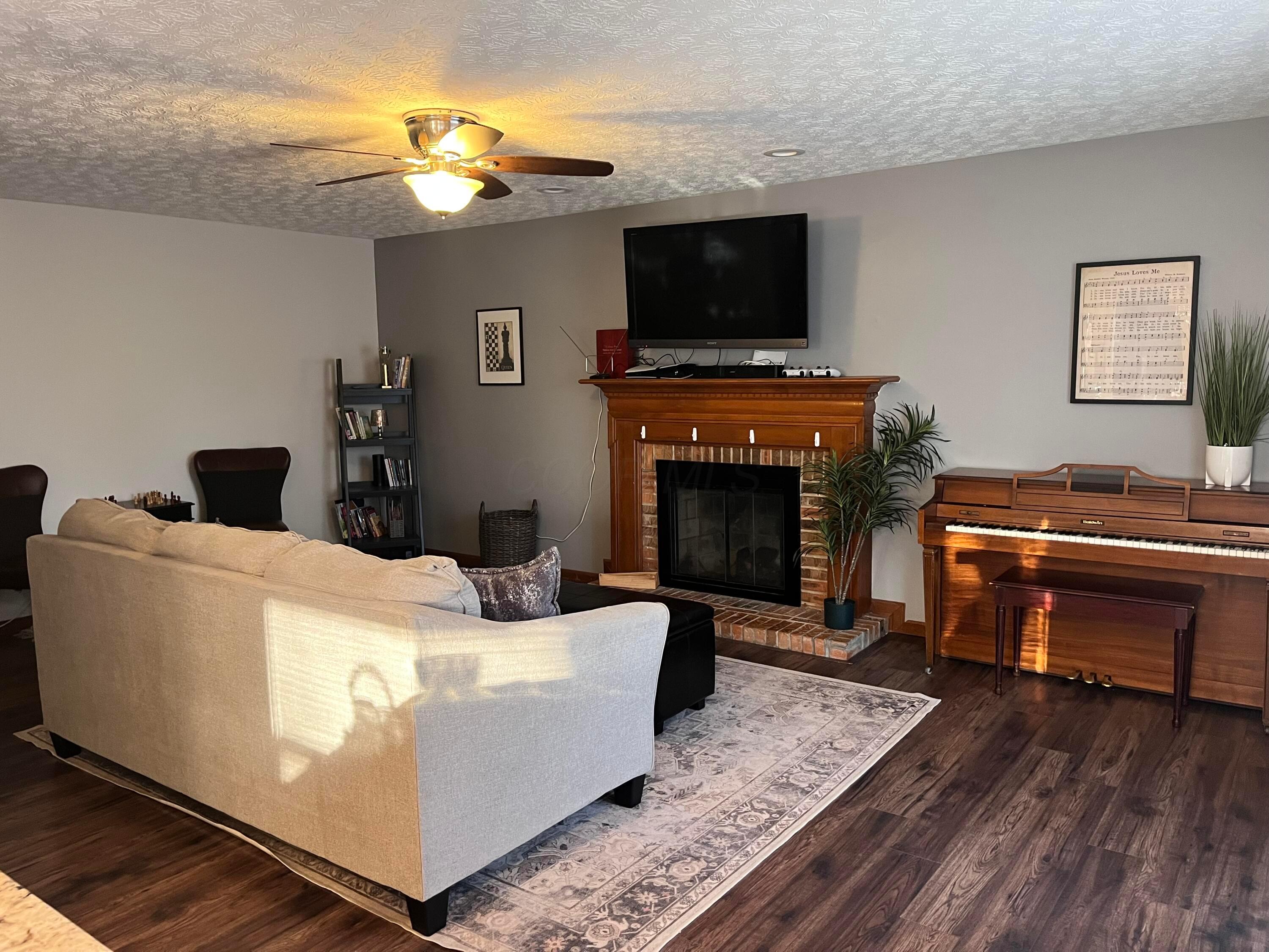 1160 Riva Ridge Boulevard Columbus, OH 43230 - Photo 3 of 10 Family room