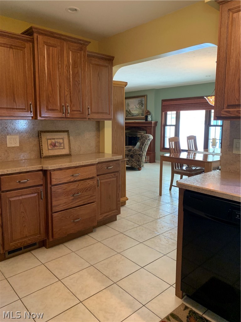 1222 Lander Road Cleveland, OH 44124 - Photo 7 of 29