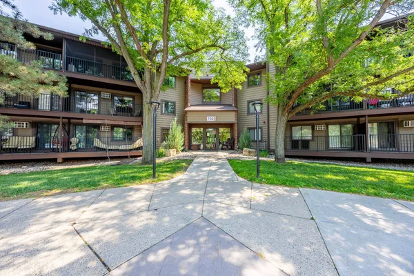 $199,900 | 7501 West 101st Street, Unit 206, Bloomington, MN 55438