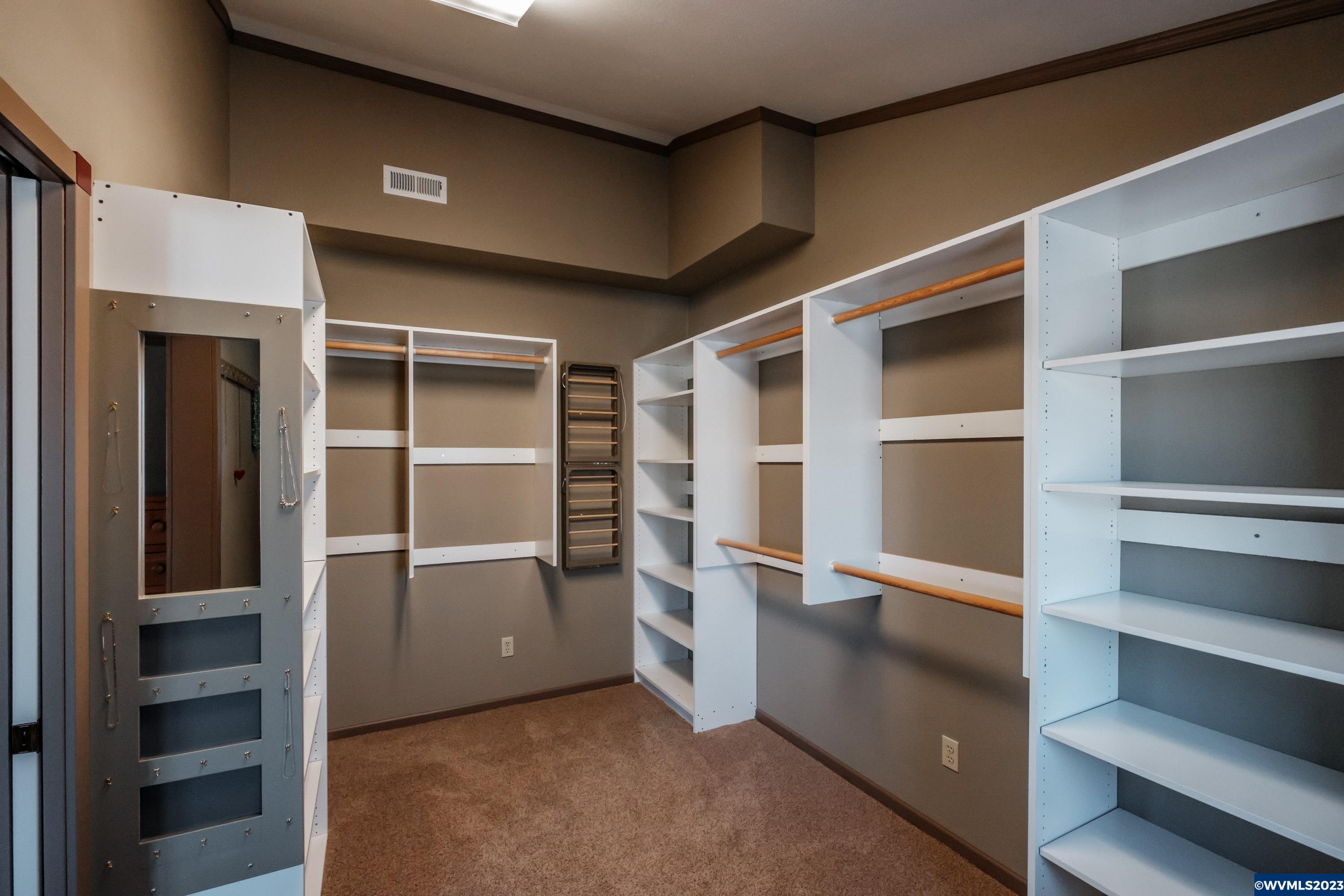 1675 Southwest Filbert Lane Dallas, OR 97338 - Photo 19 of 42 Gallery Image 19