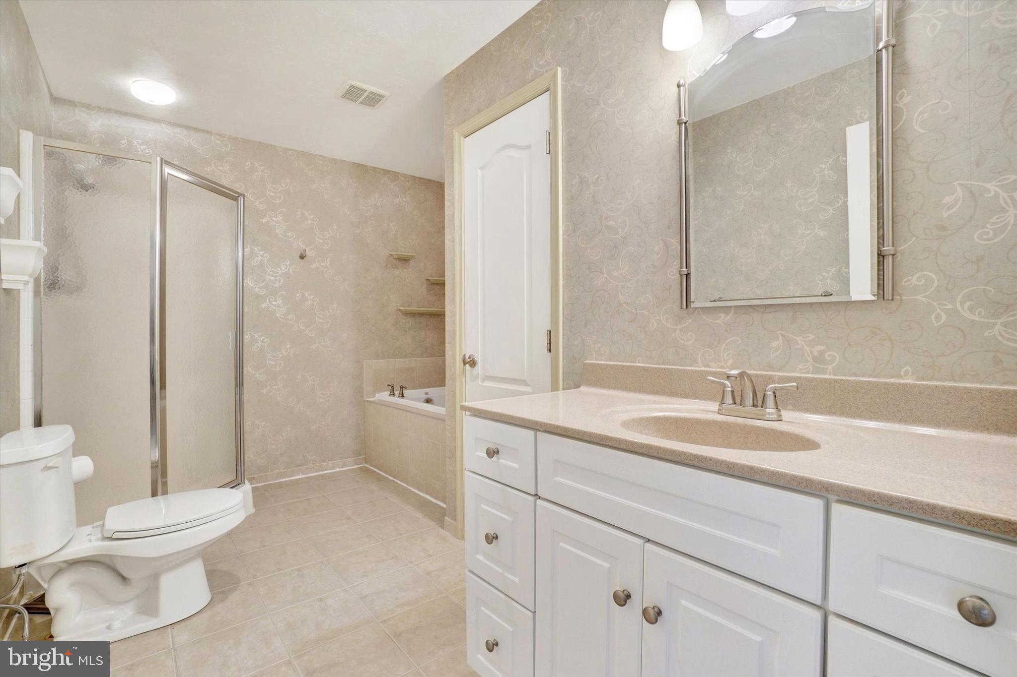 639 Chestnut Hill Road York, PA 17402 - Photo 28 of 51 2nd Floor Primary Bathroom
