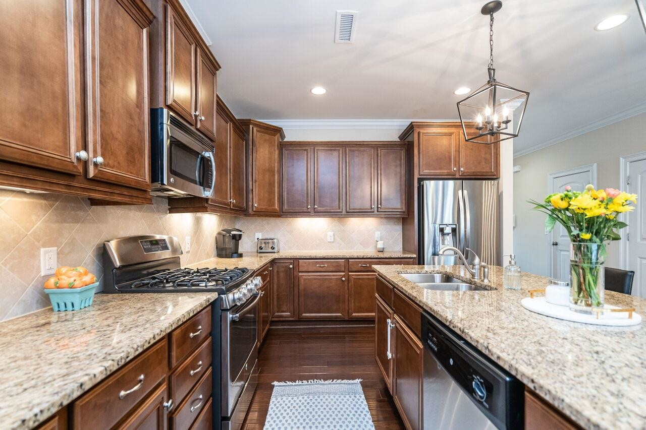 733 Fallon Grove Way Raleigh, NC 27608 - Photo 9 of 28 Photo 9