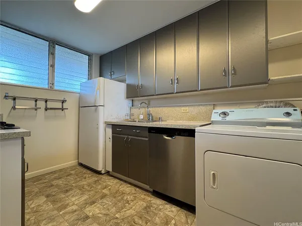 $2,800 | 1676 Ala Moana Boulevard, Unit 203, Honolulu, HI 96815