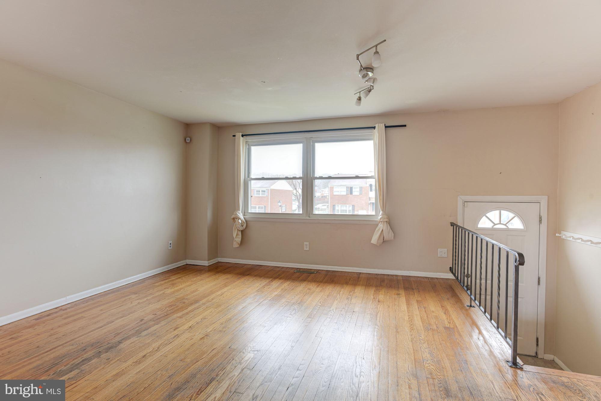 5639 Chelwynd Road Halethorpe, MD 21227 - Photo 5 of 35 Living Room