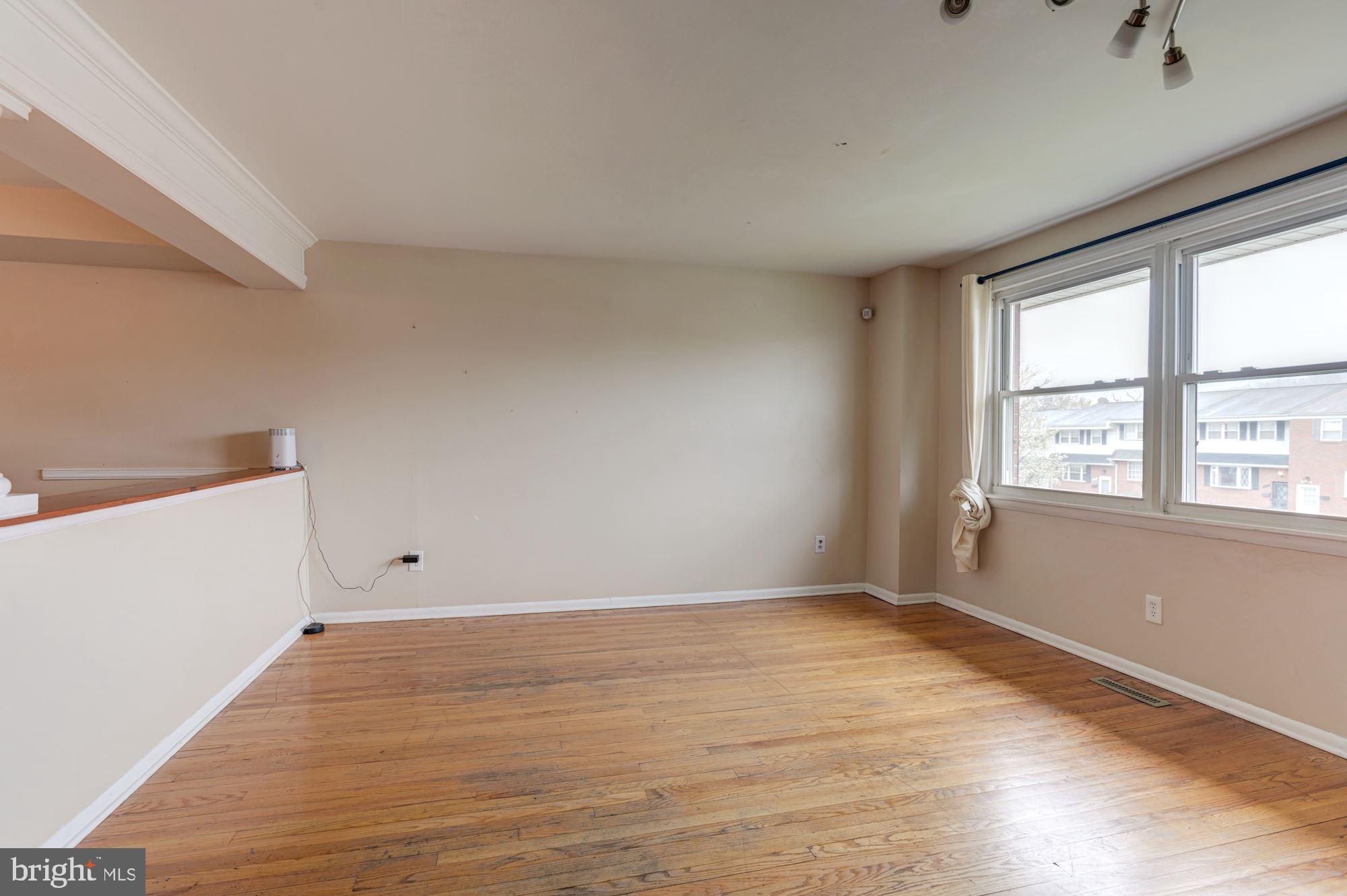 5639 Chelwynd Road Halethorpe, MD 21227 - Photo 6 of 35 Living Room