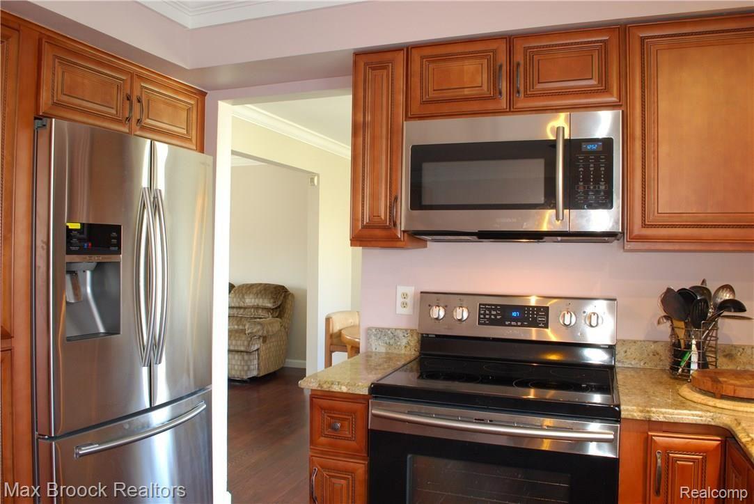 1338 Chestnut Circle Rochester, MI 48309 - Photo 12 of 69 Cooks Kitchen