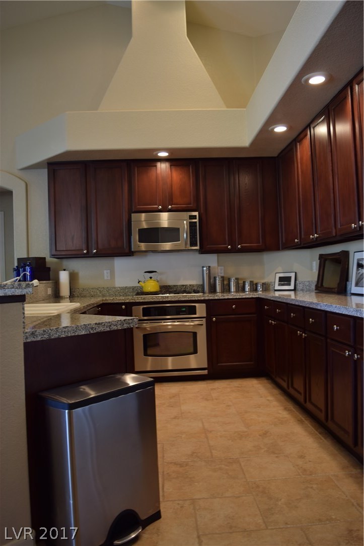 227 Chestnut Ridge Circle Henderson, NV 89012 - Photo 8 of 35 Gallery Image 8