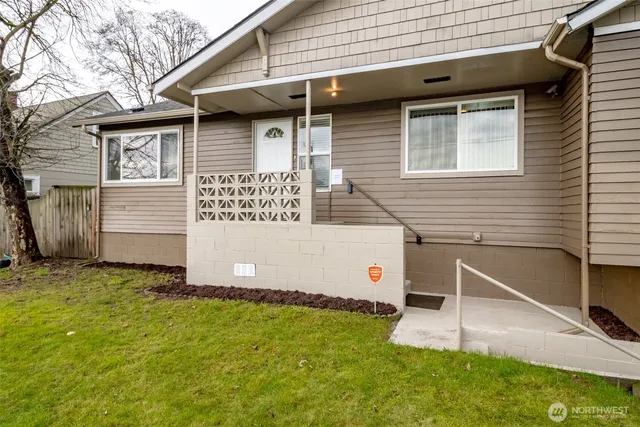 a front view of house with yard