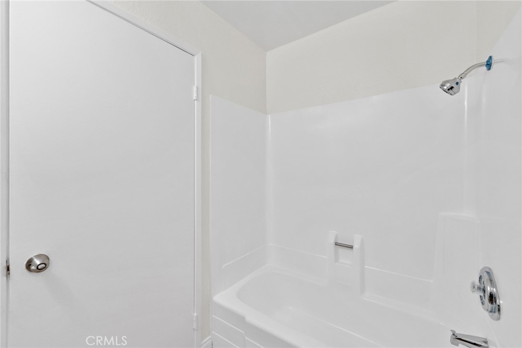 600 West 3rd Street, Unit 107 Santa Ana, CA 92701 - Photo 8 of 26 a close up of a bathtub
