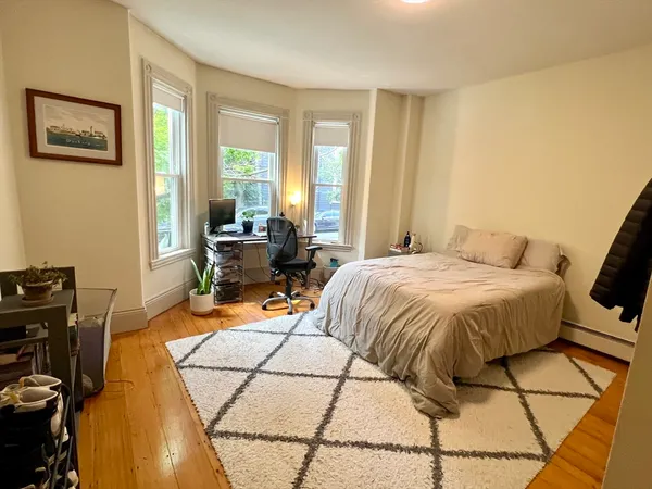 $6,300 | 682 East 6th Street, Unit 1, Boston, MA 02127