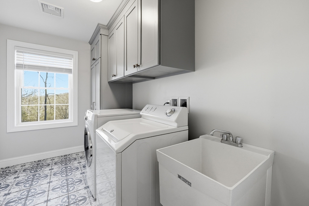 103 Rice Corner Road Brookfield, MA 01506 - Photo 31 of 39 a utility room with dryer and washer