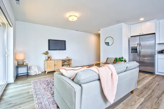 $349,900 | 9396 Landings Lane, Unit 207, Des Plaines, IL 60016