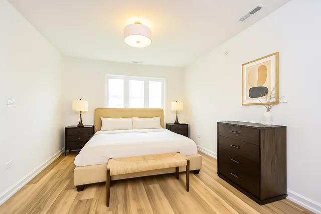 $349,900 | 9396 Landings Lane, Unit 207, Des Plaines, IL 60016