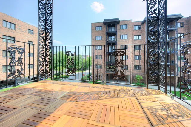 $349,900 | 9396 Landings Lane, Unit 207, Des Plaines, IL 60016