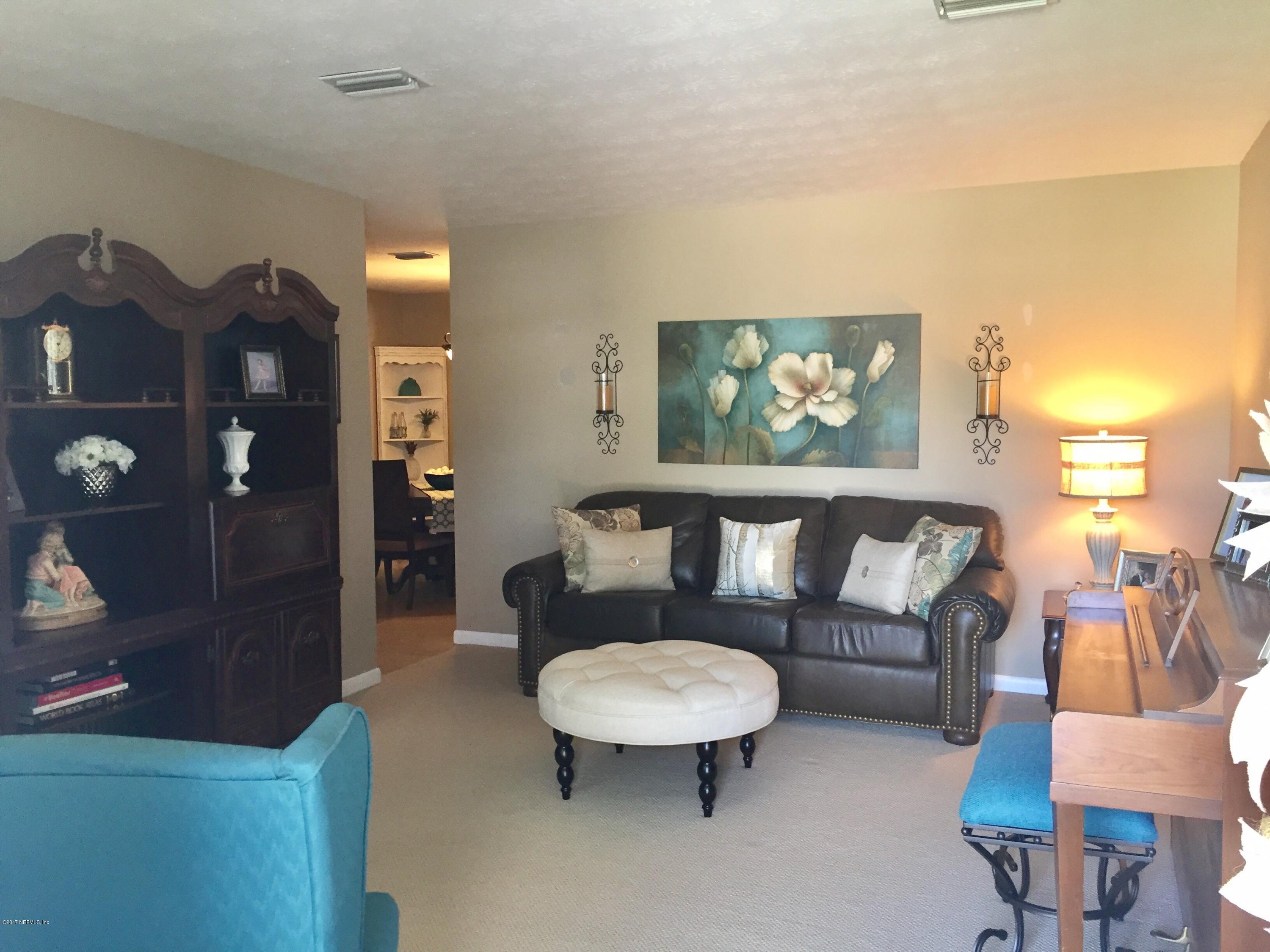 4018 Dayrl Road Jacksonville, FL 32207 - Photo 4 of 21 4018 DAYRL LIVING RM
