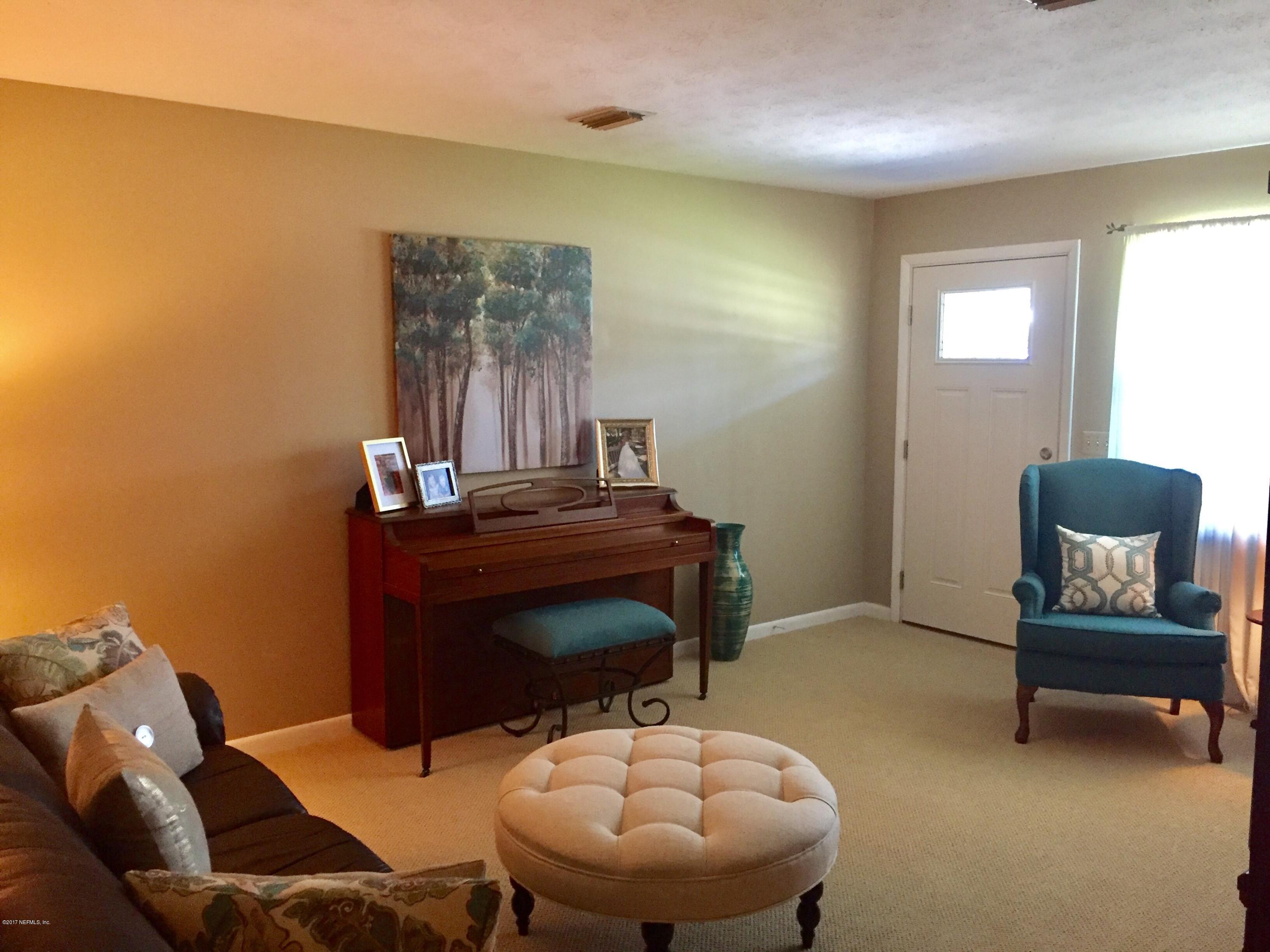 4018 Dayrl Road Jacksonville, FL 32207 - Photo 5 of 21 4018 DAYRL LIVING RM 2