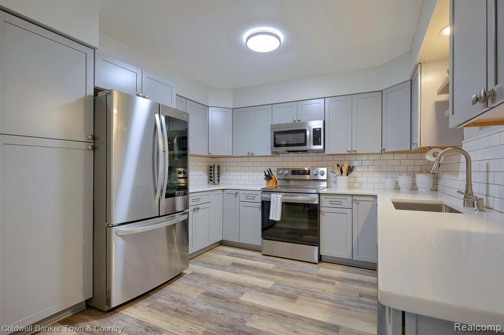 1675 Clark Lake Road Brighton, MI 48114 - Photo 13 of 34