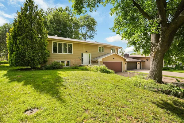 $525,000 | 4018 Shamrock Drive Northeast, St. Anthony, MN 55421