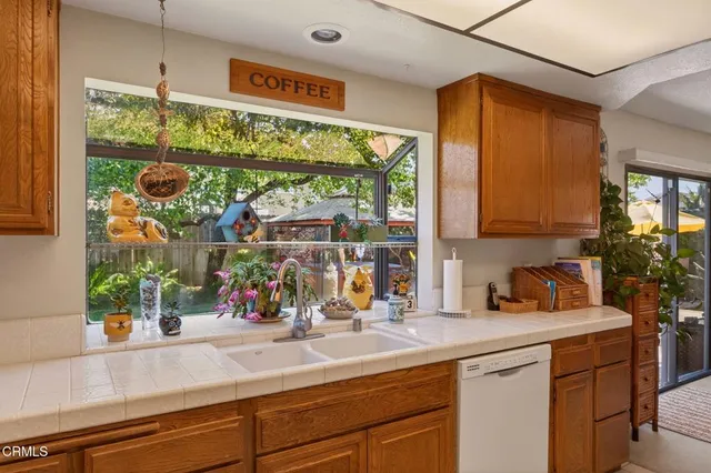 $869,000 | 230 Spindlewood Avenue, Camarillo, CA 93012